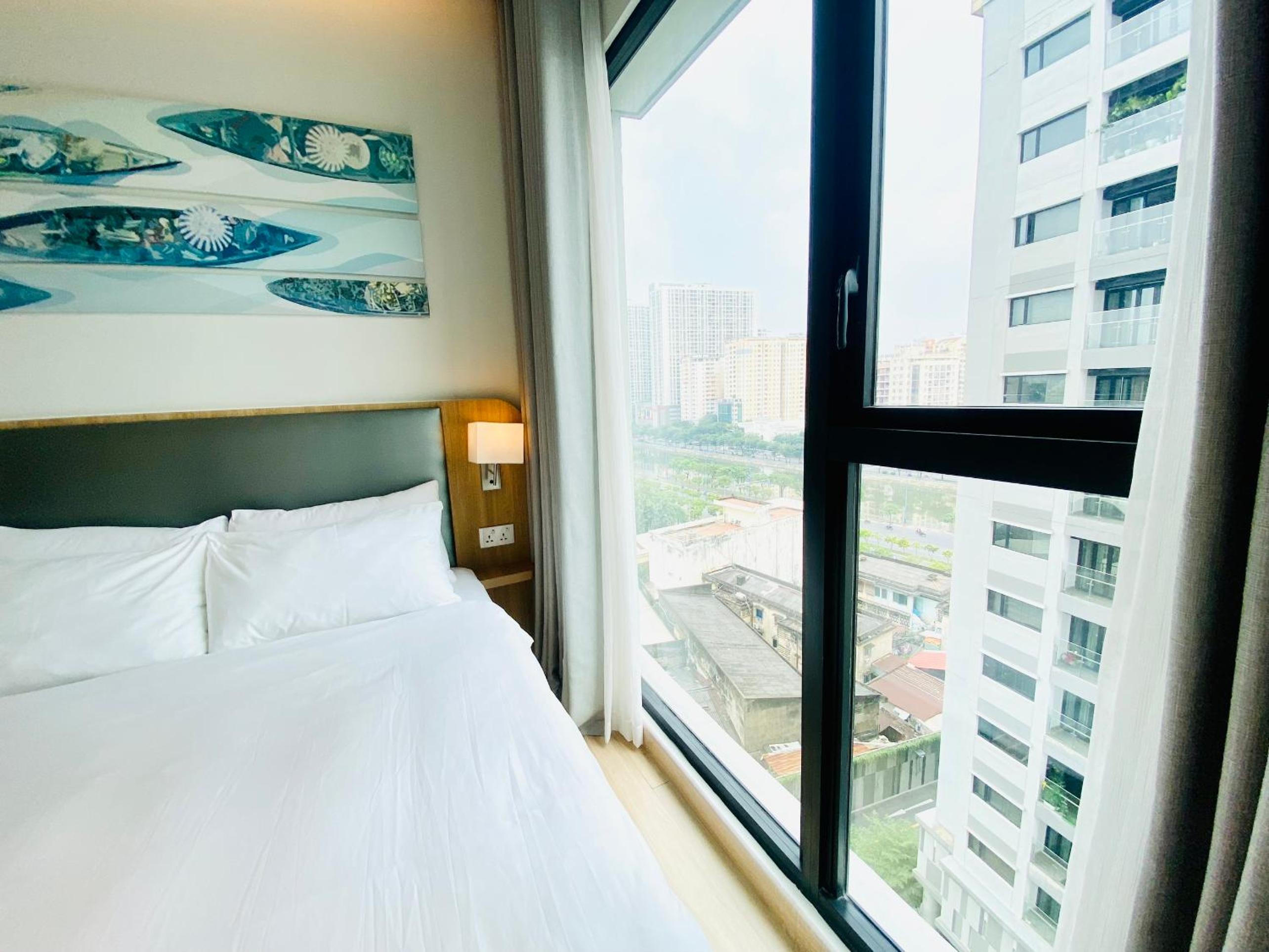YuStay Superior Luxury Condotel Central District 1