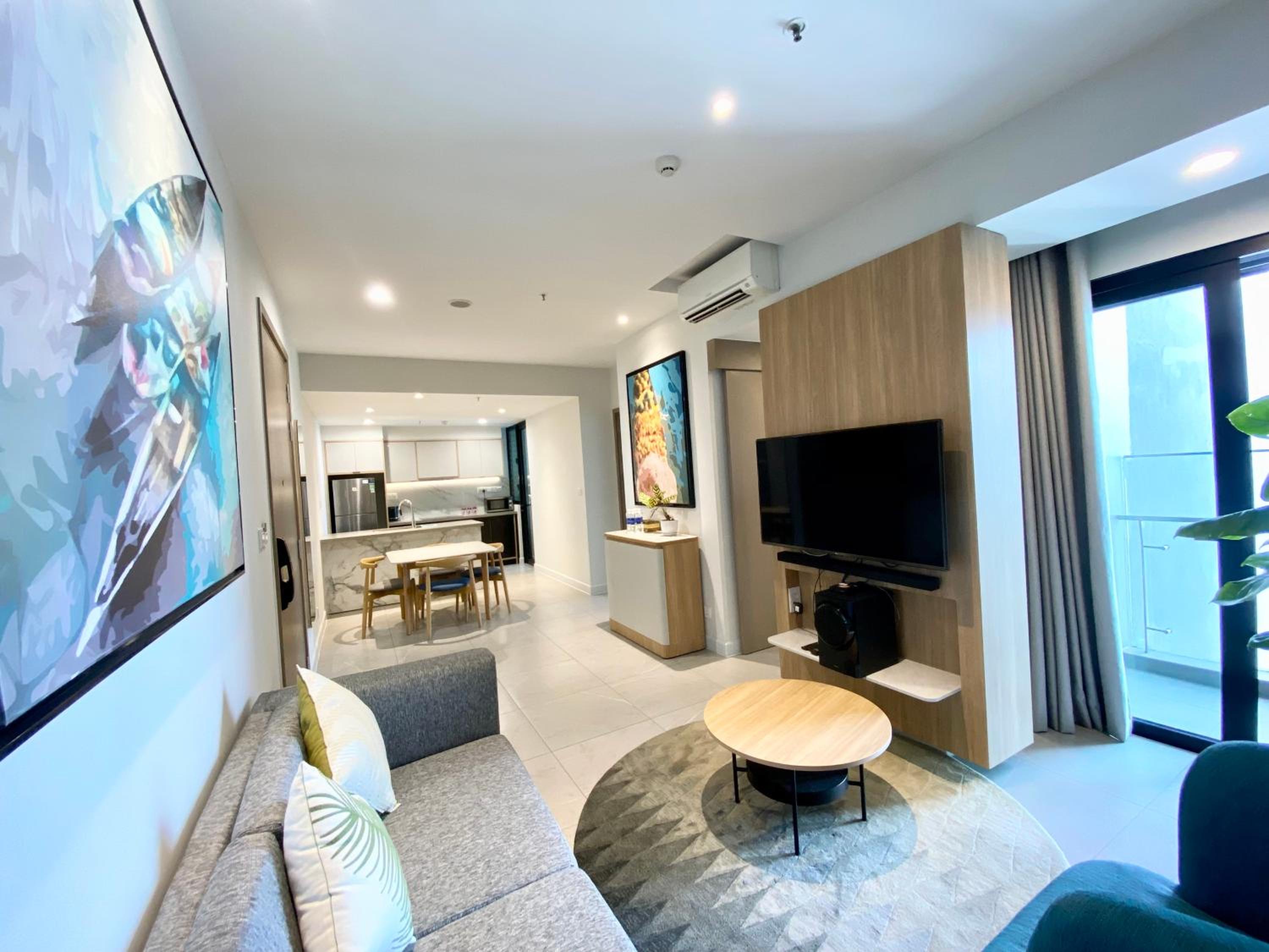 YuStay Superior Luxury Condotel Central District 1