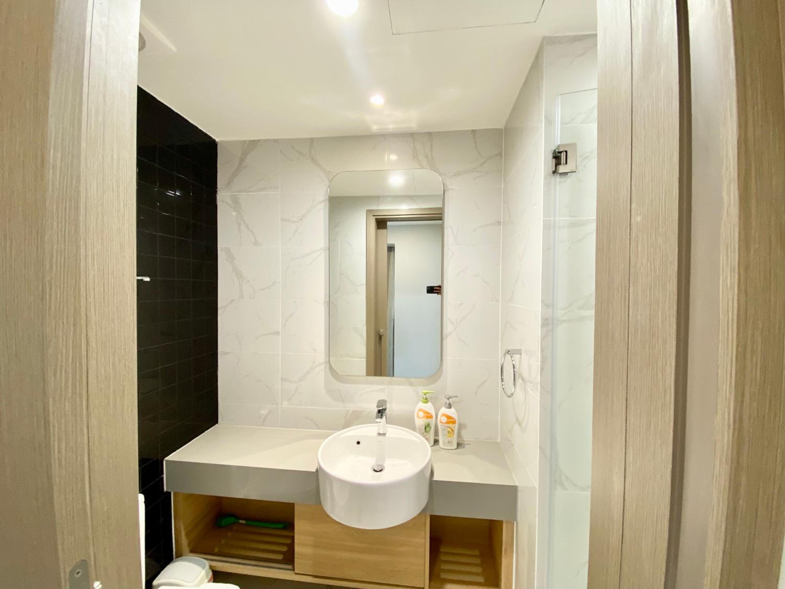 YuStay Superior Luxury Condotel Central District 1