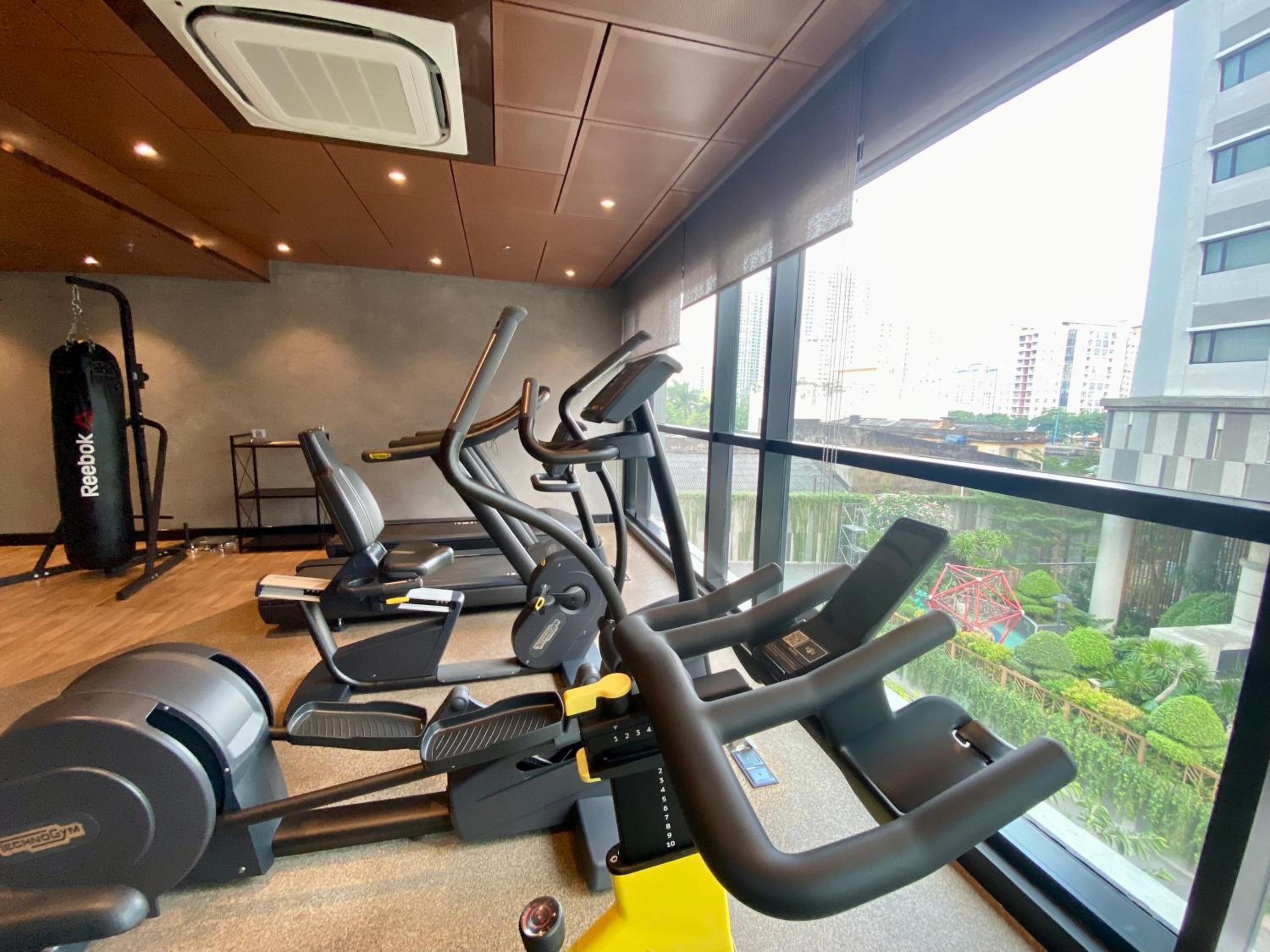 YuStay Superior Luxury Condotel Central District 1