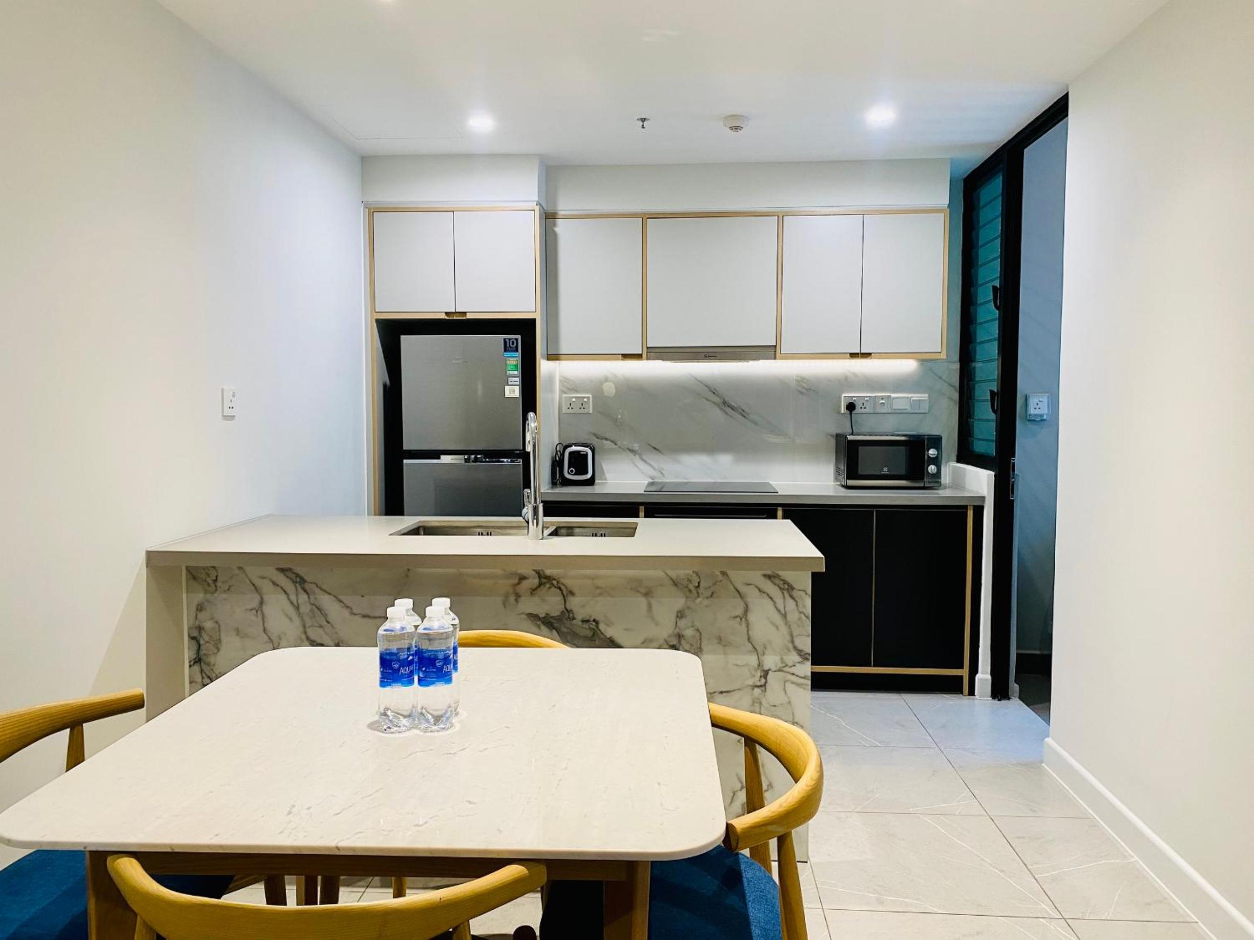 YuStay Superior Luxury Condotel Central District 1