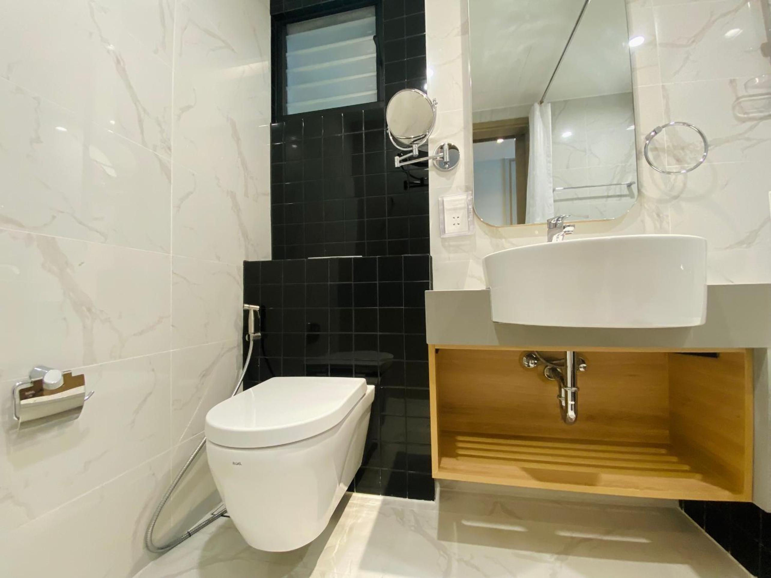 YuStay Superior Luxury Condotel Central District 1