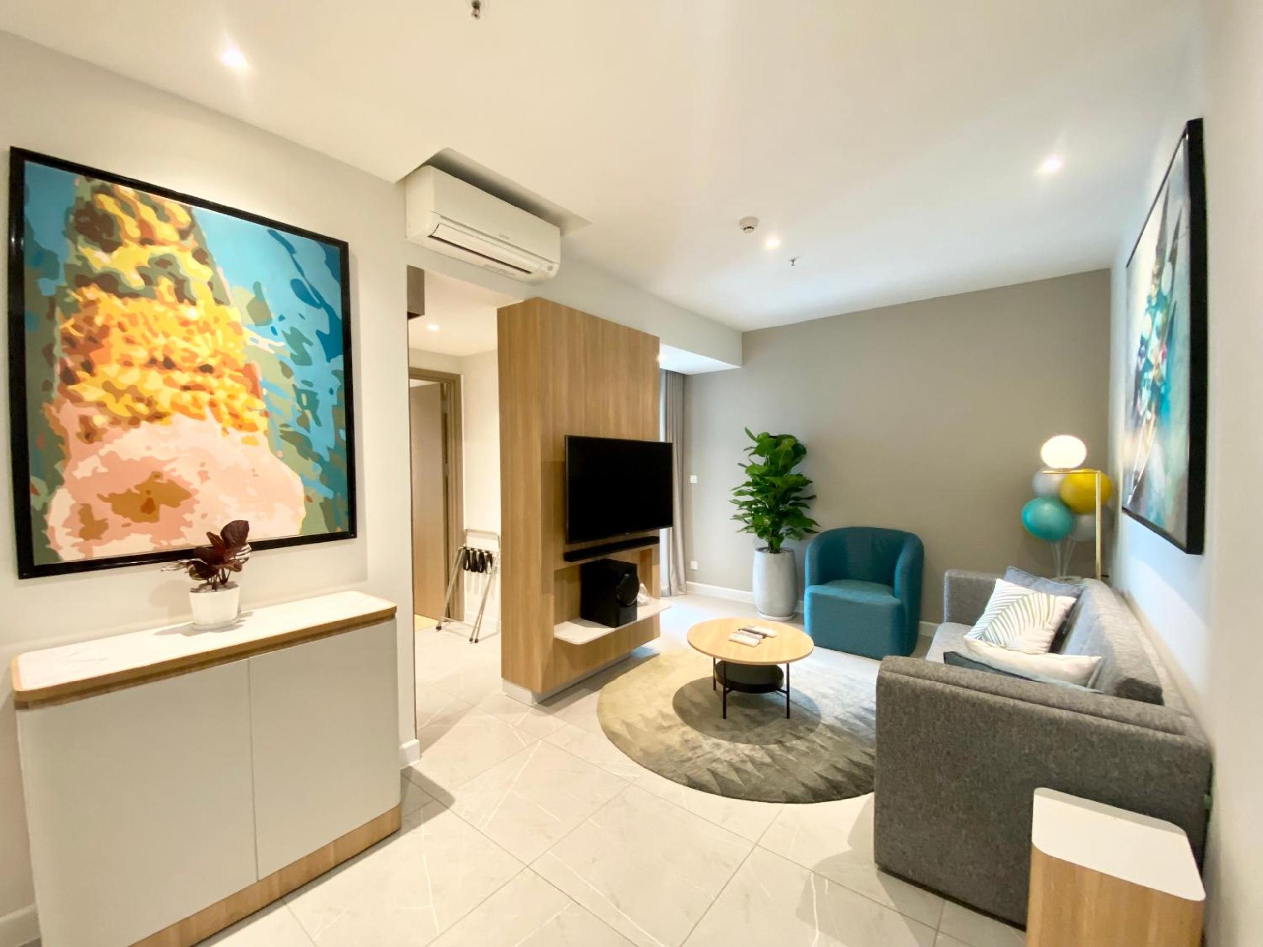 YuStay Superior Luxury Condotel Central District 1
