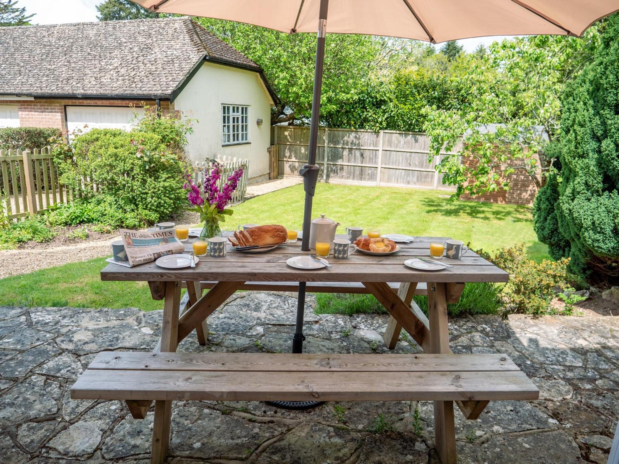 Spacious family cottage with private garden and forest walks