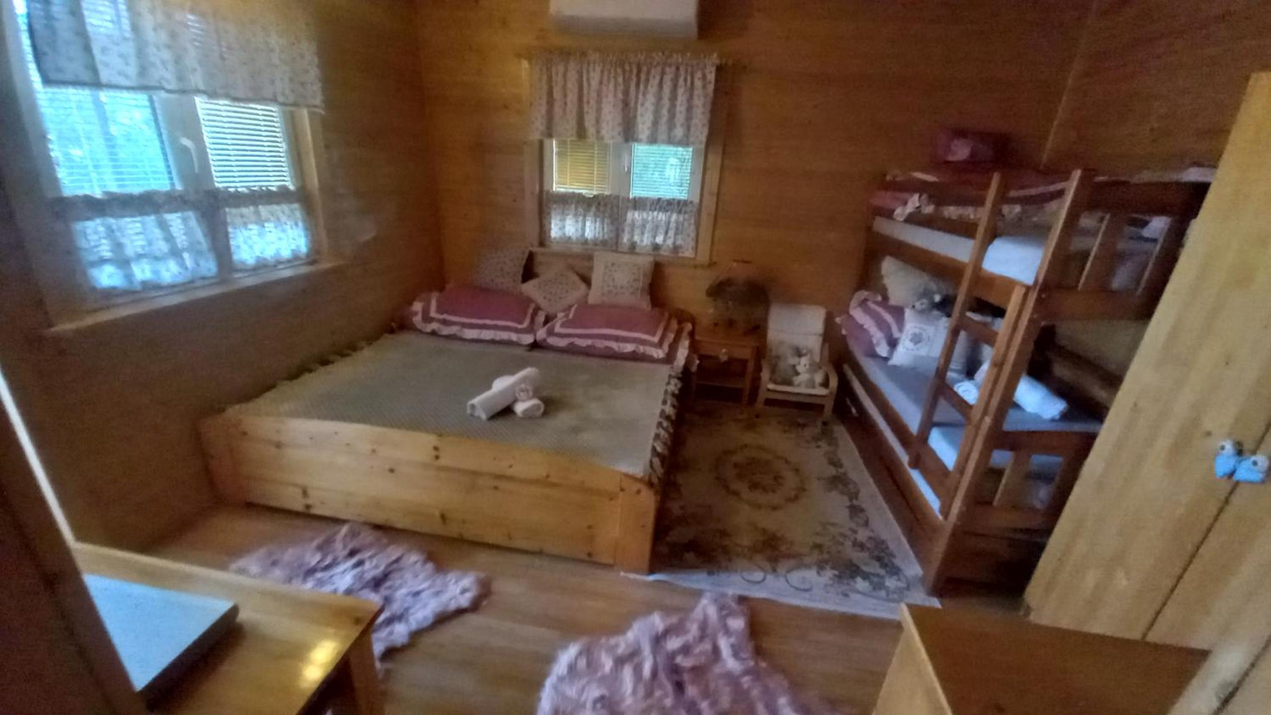 Chata u rybníka - Chrastná