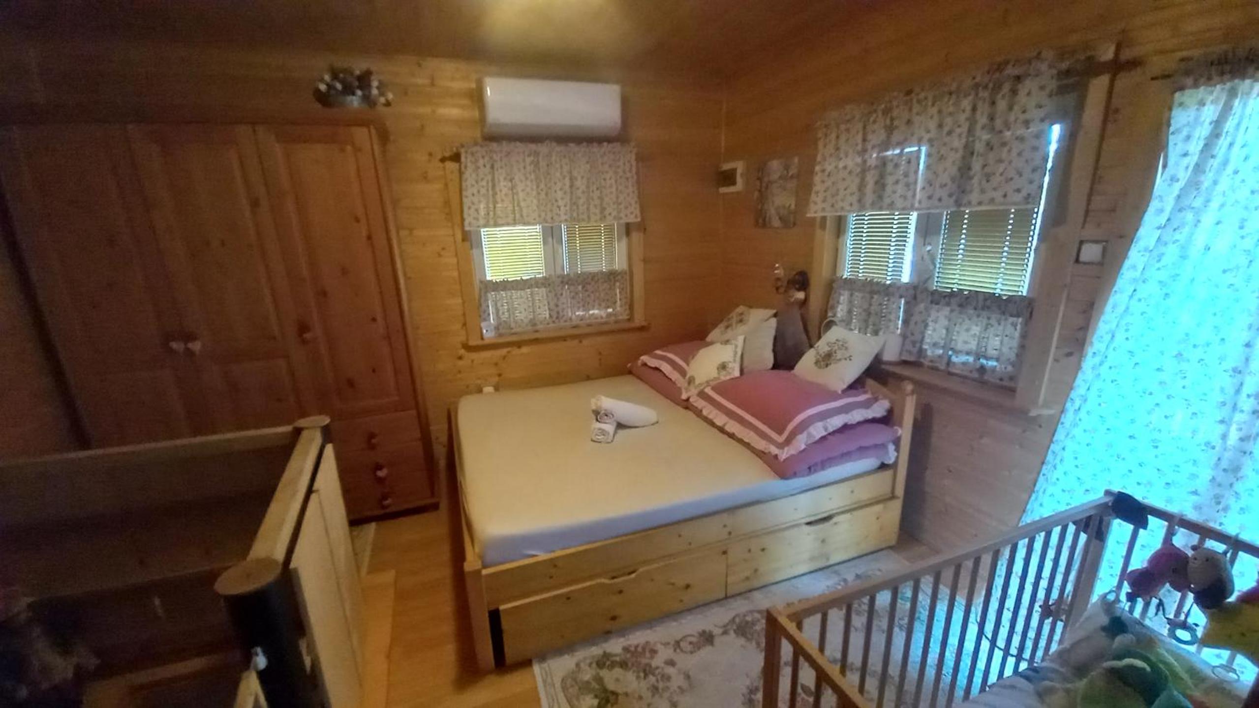 Chata u rybníka - Chrastná