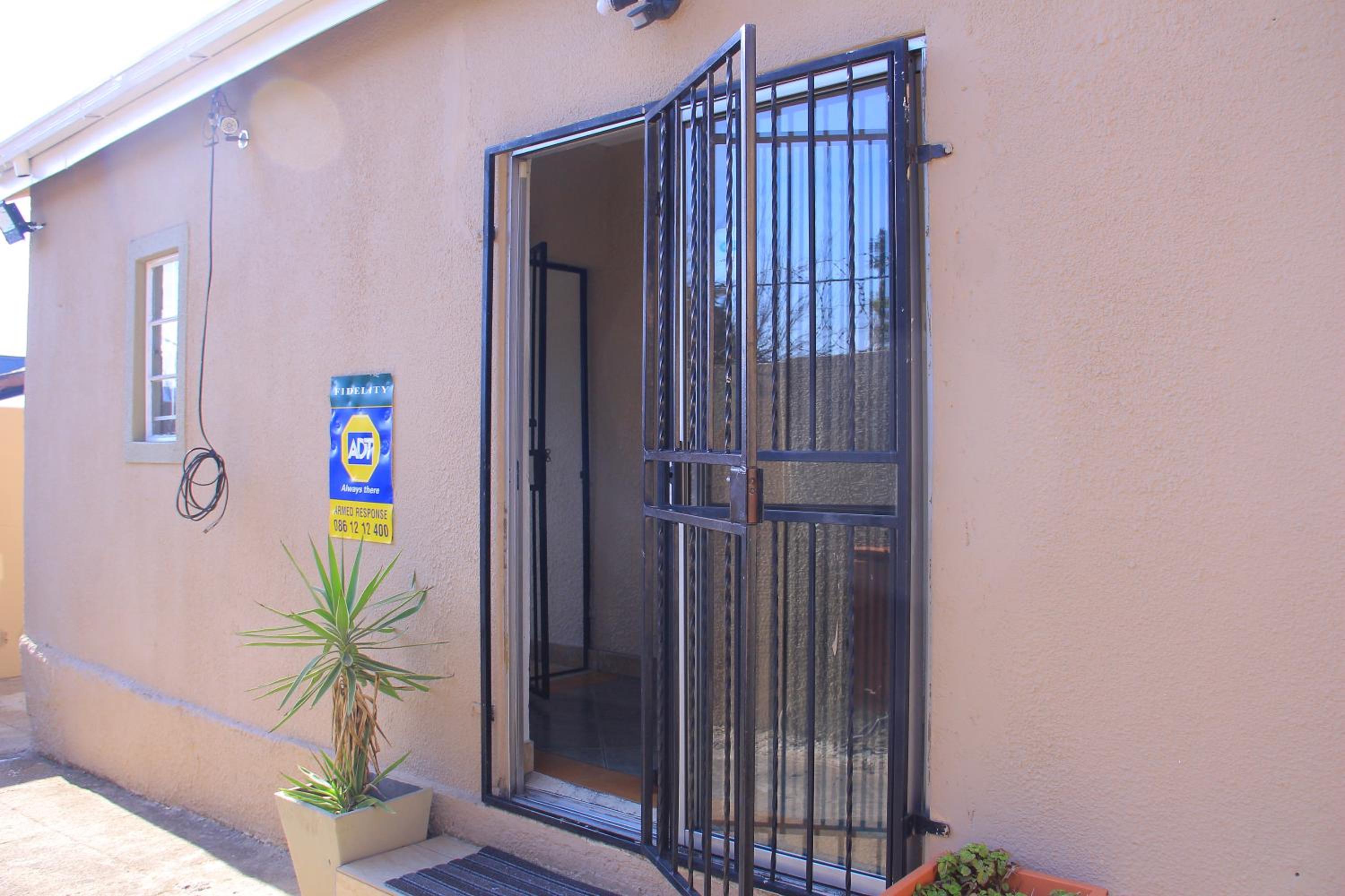 Johannesburg Vacations - MILLY GUEST HOUSE - Property Image 27