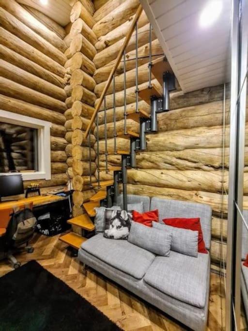Luxury Log Villa by Invisible Forest Lodge