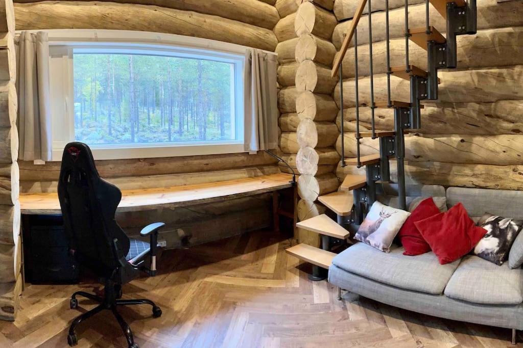 Luxury Log Villa by Invisible Forest Lodge