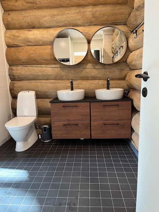 Luxury Log Villa by Invisible Forest Lodge