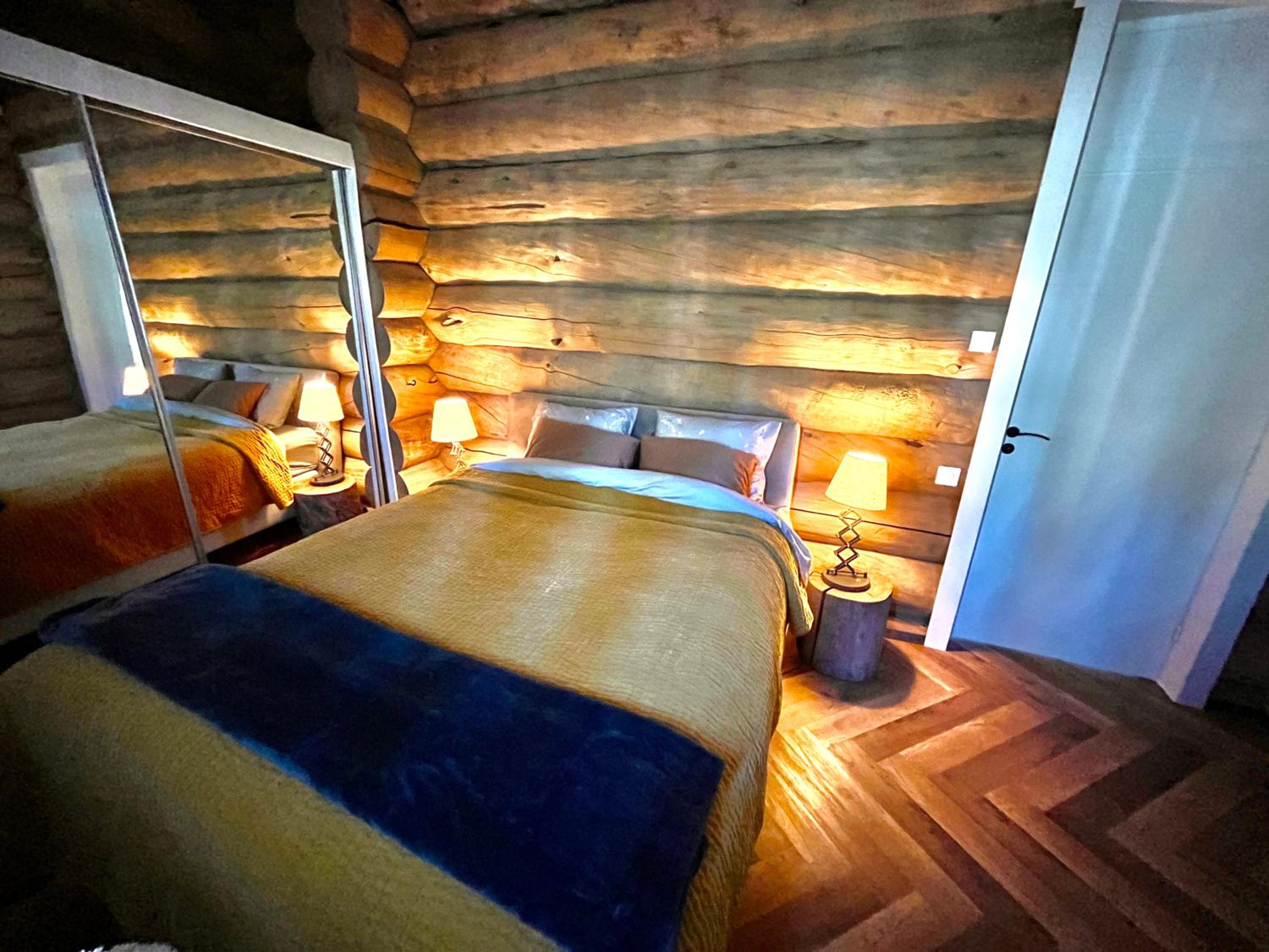Luxury Log Villa by Invisible Forest Lodge