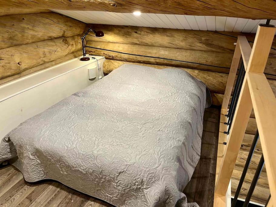 Luxury Log Villa by Invisible Forest Lodge