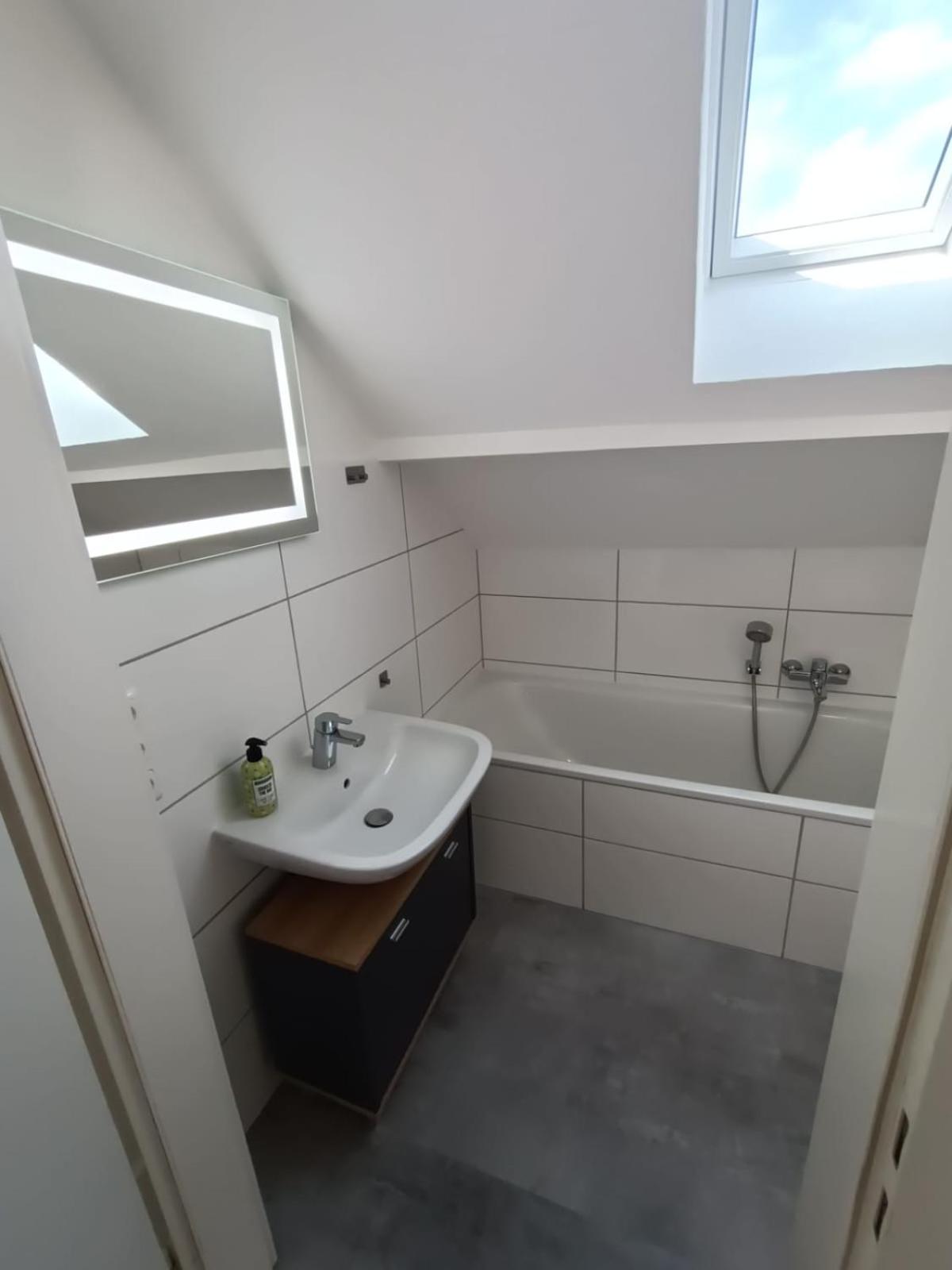 Lofty Maisonette Wohnung, A Lage, Messenähe