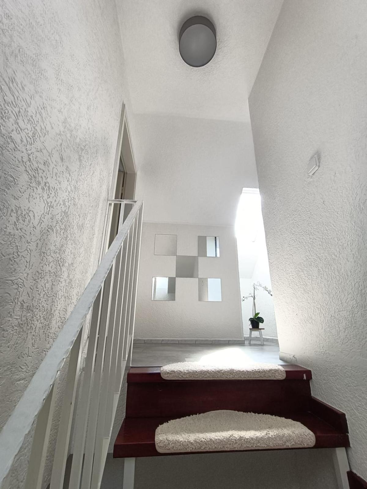 Lofty Maisonette Wohnung, A Lage, Messenähe
