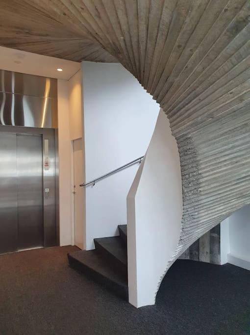 1-bedroom apartment by city center, free parking view 4