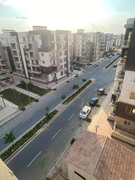 A gorgeous furnished 3 BDs apt view 3