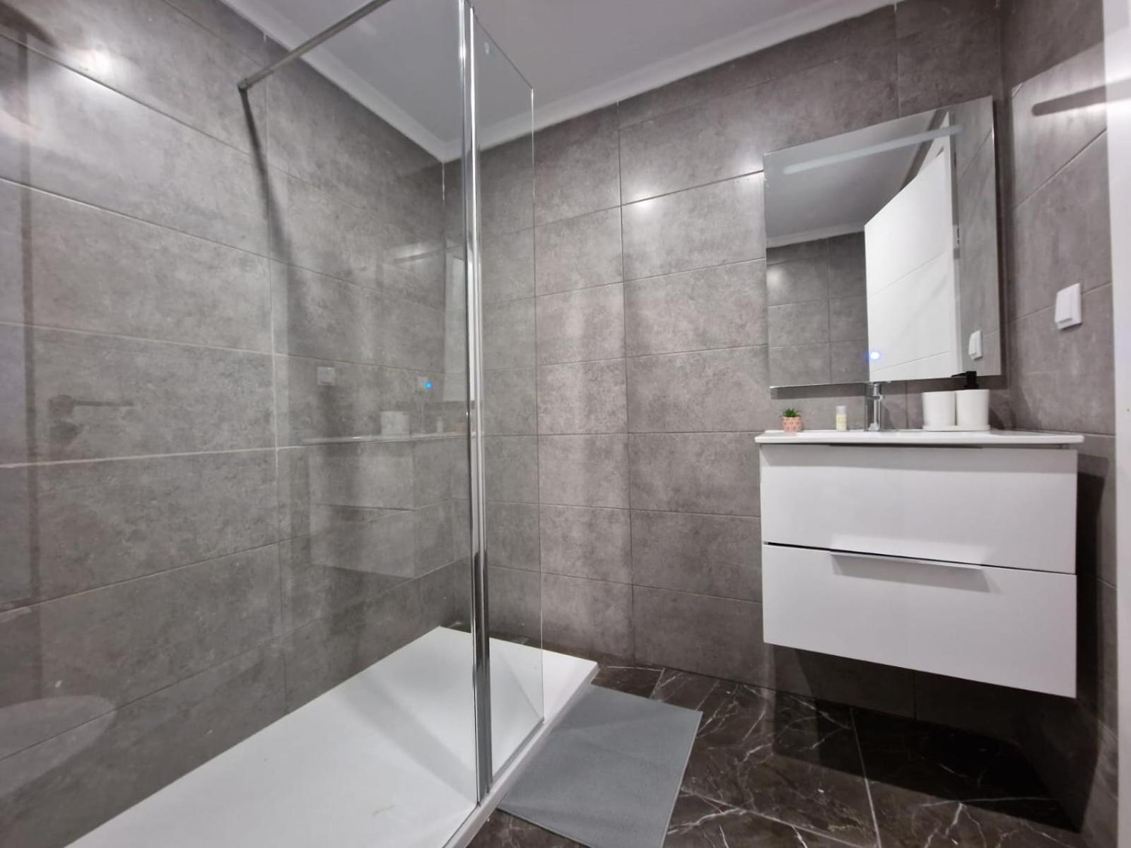 Stunning Apartment Near Clubs photo 3