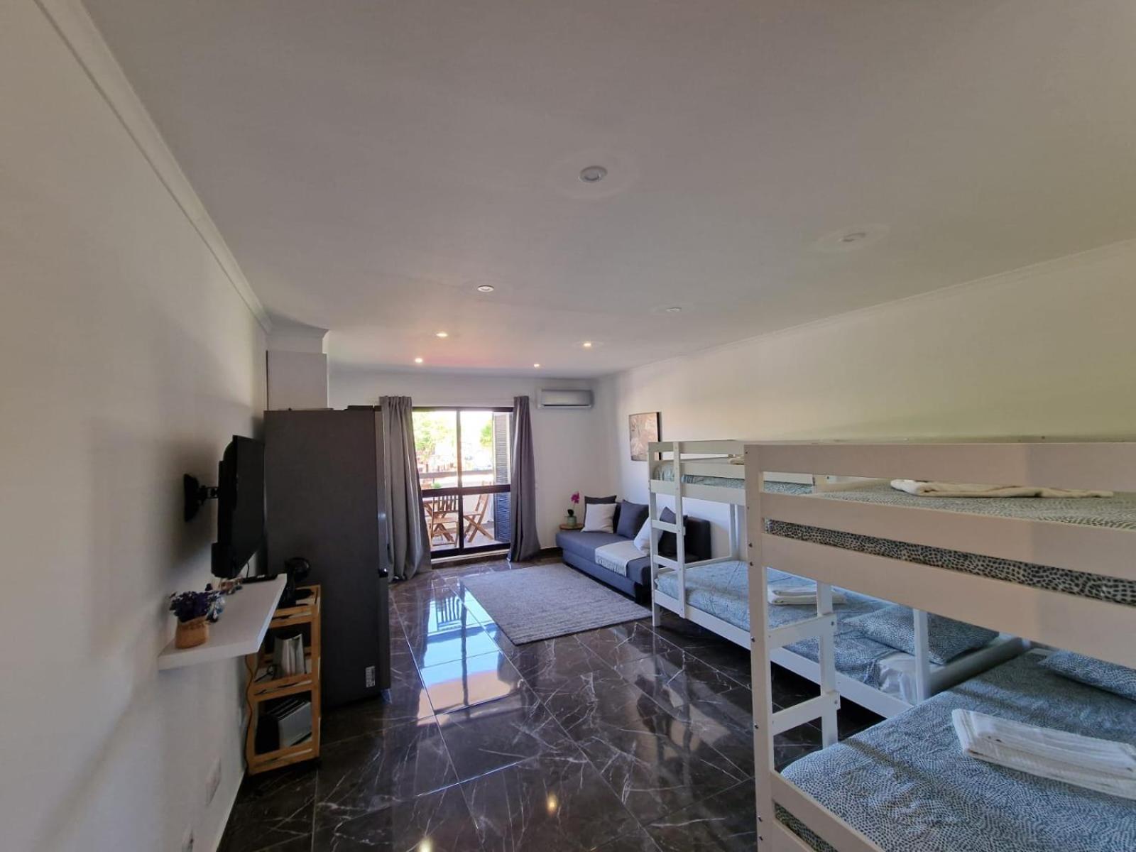 Stunning Apartment Near Clubs photo 5