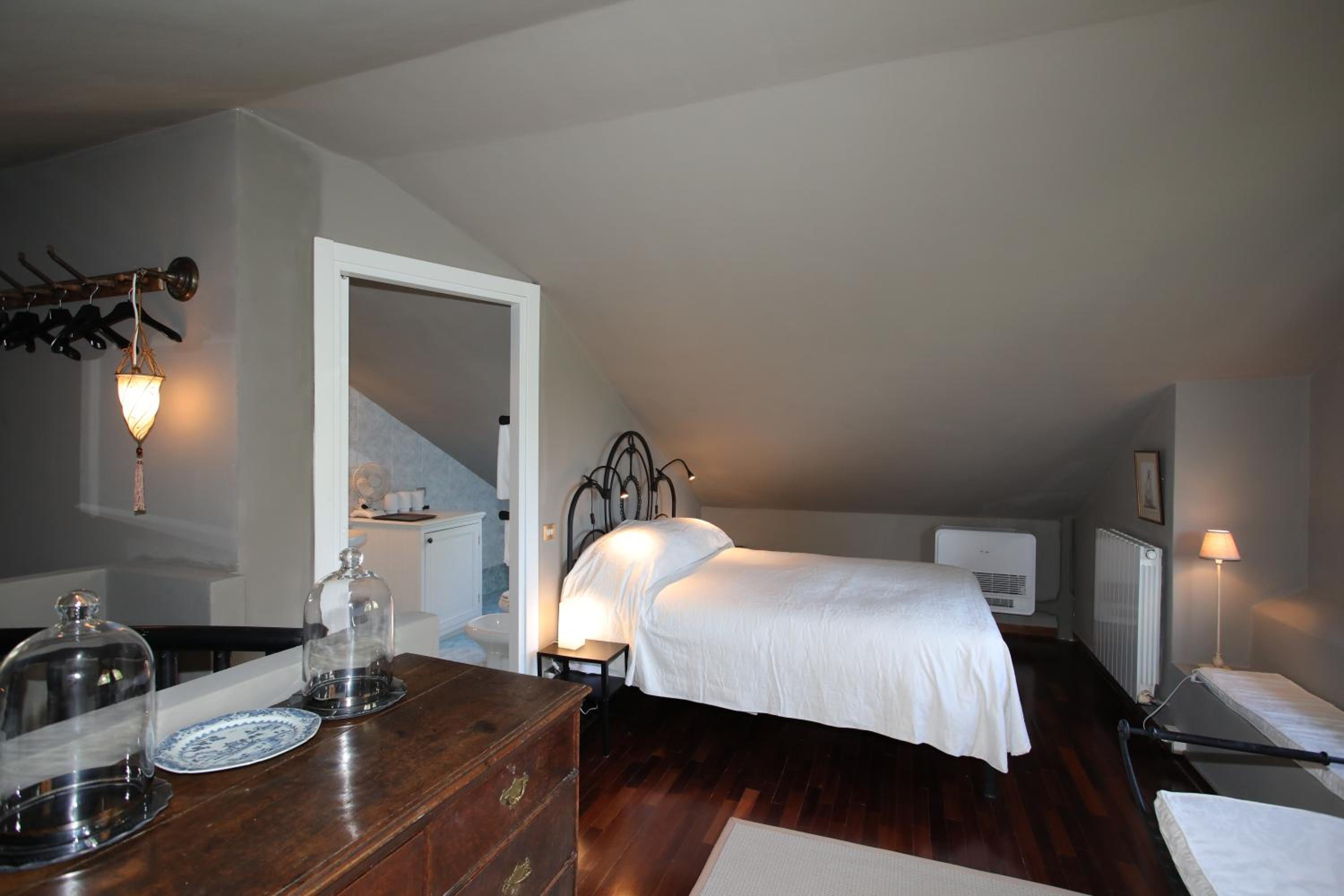 wonderful lake front appartment near Bellagio view 5