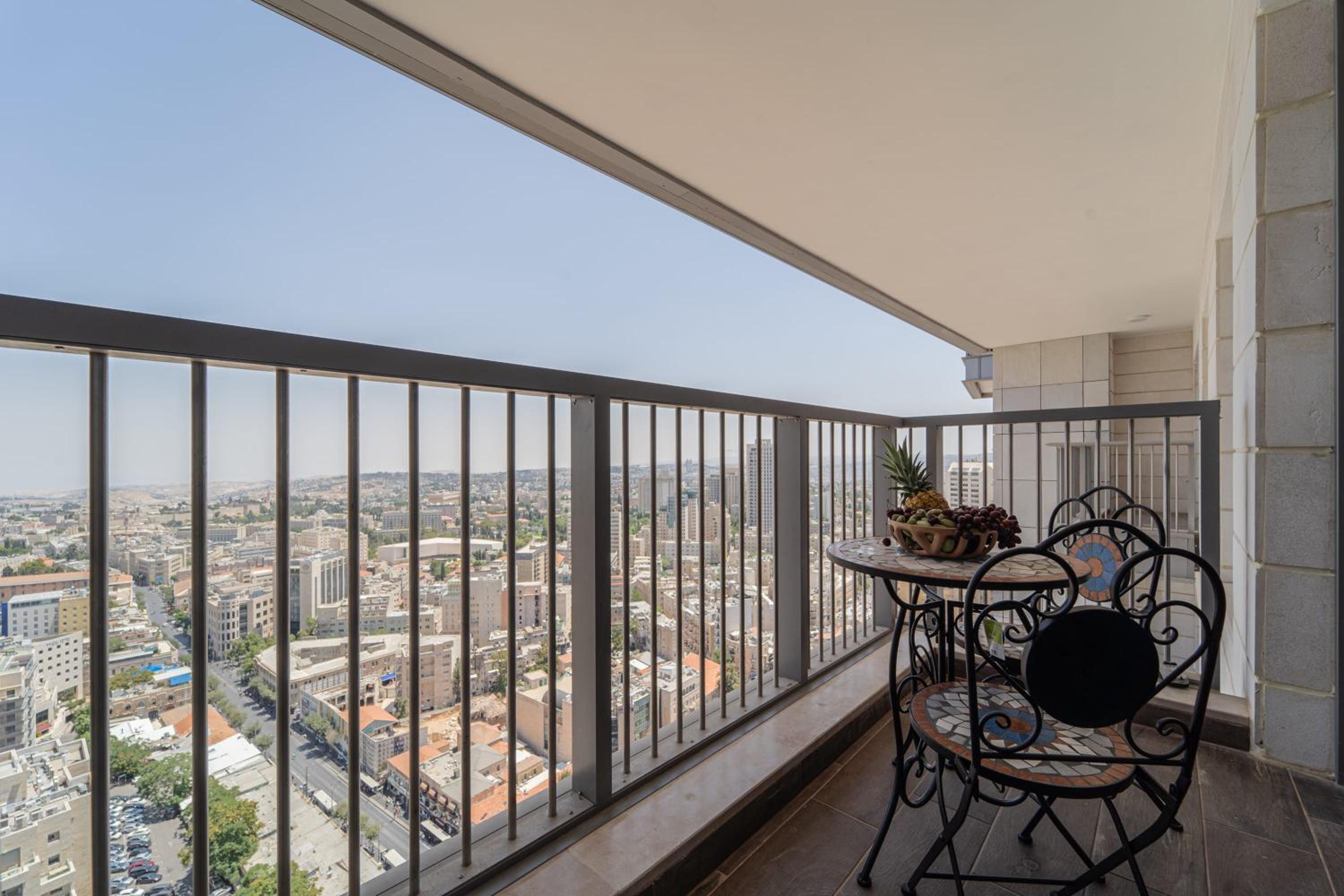 Enchanting 1Bdr Hideaway with Mesmerizing Views of the Old Cityscape view 5