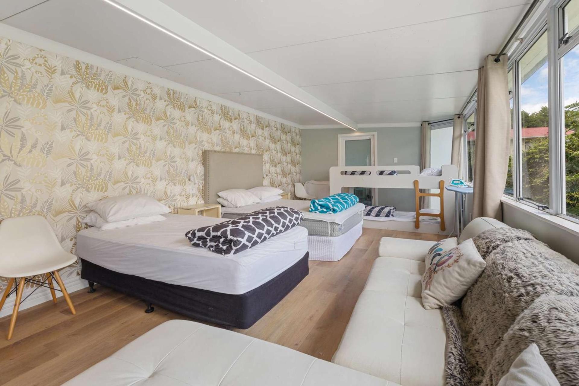 Lakefront Getaway in Rotorua view 5