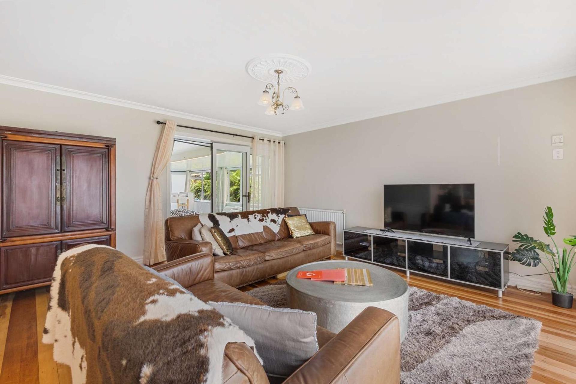 Lakefront Getaway in Rotorua view 4