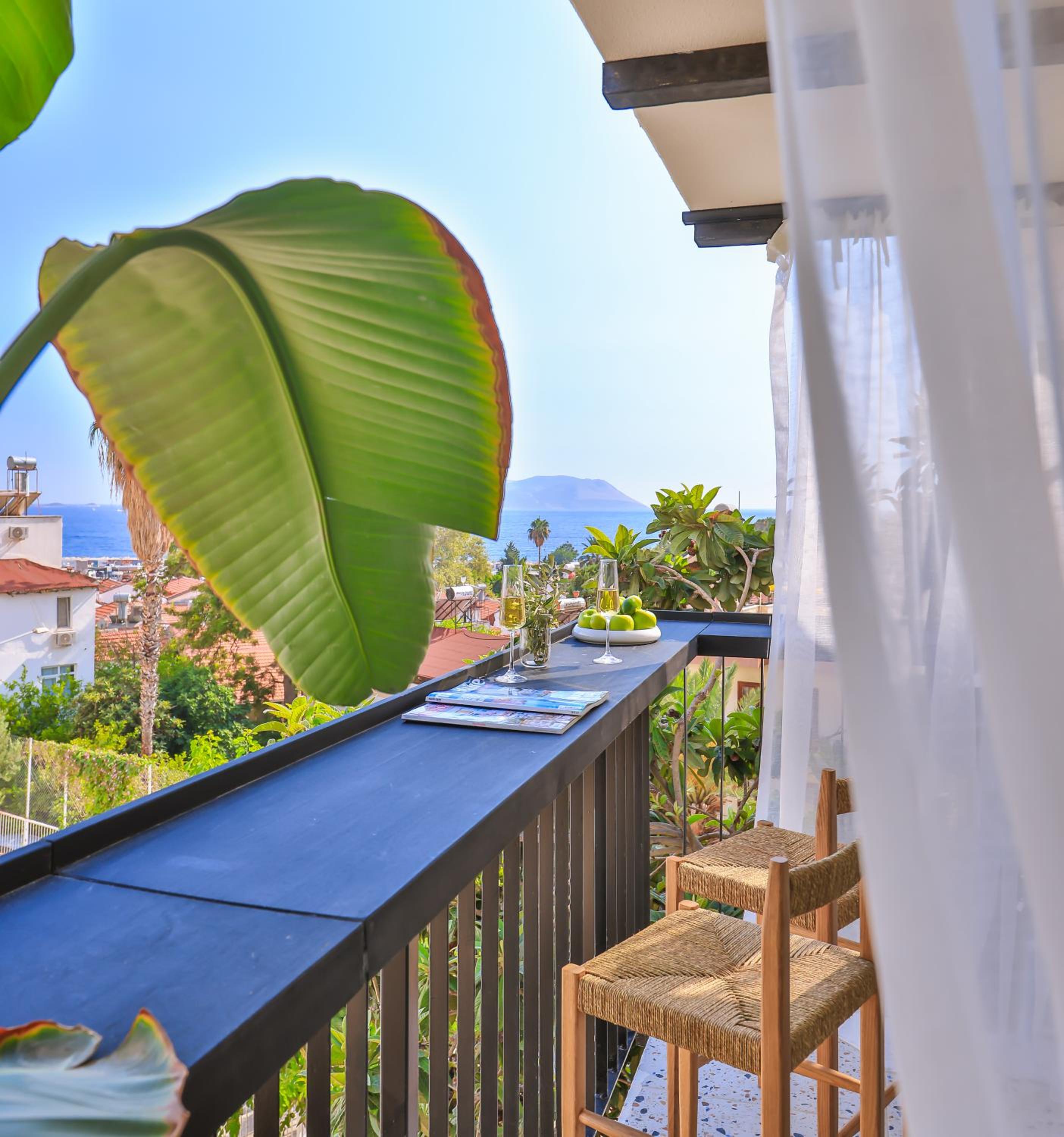 Hotel K-Log Studios - Image 1