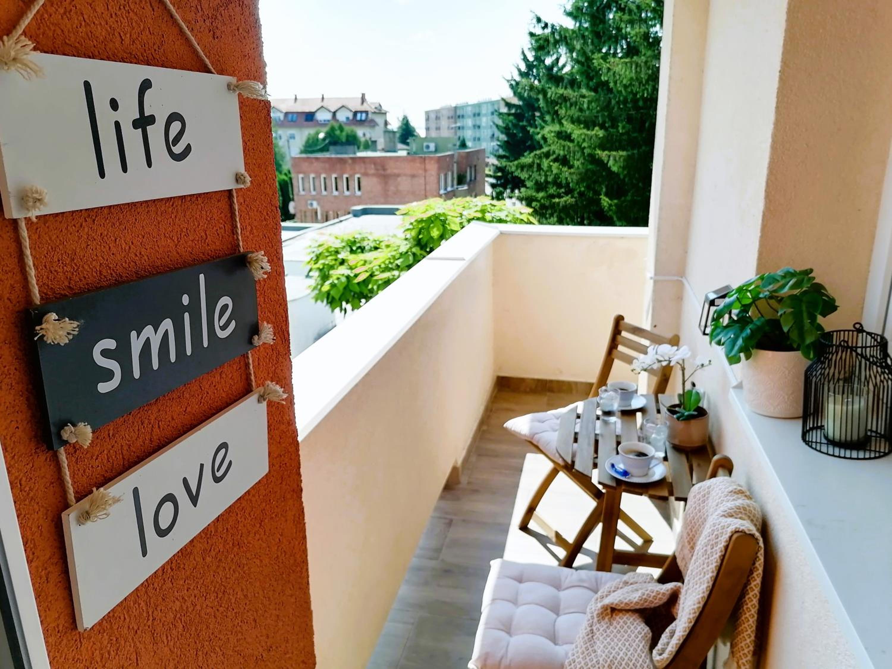 Shine Apartman