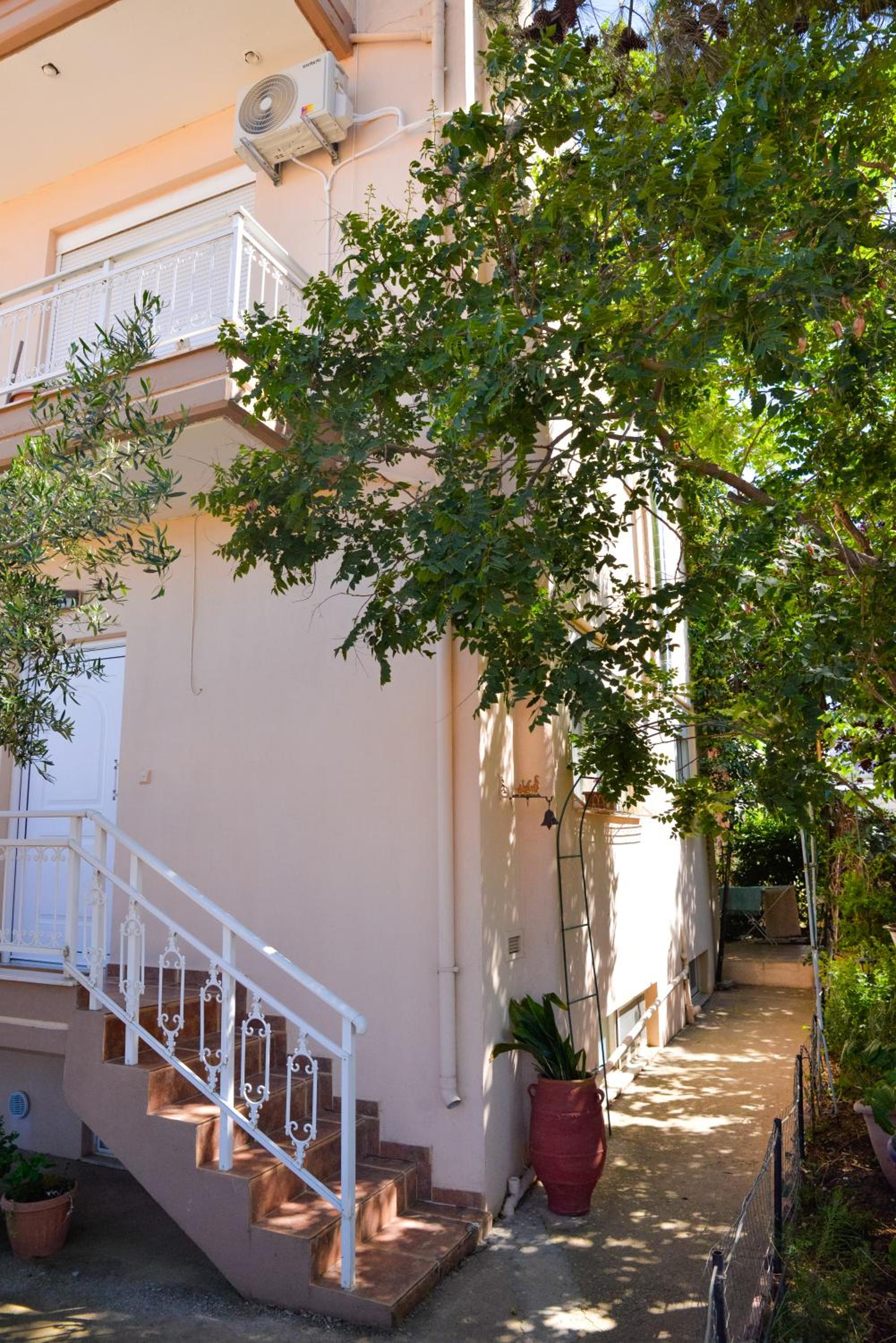 The Early Bird - Cosy 2-Floor House with Garden view 2