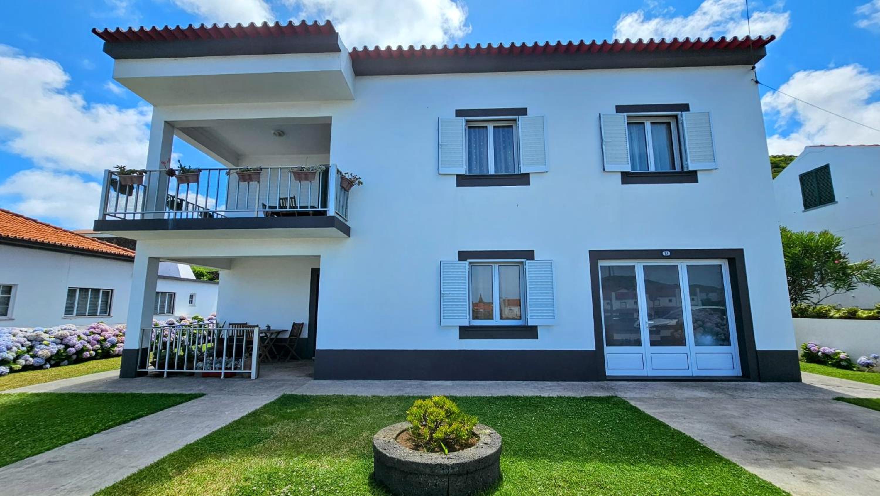 Moniz House