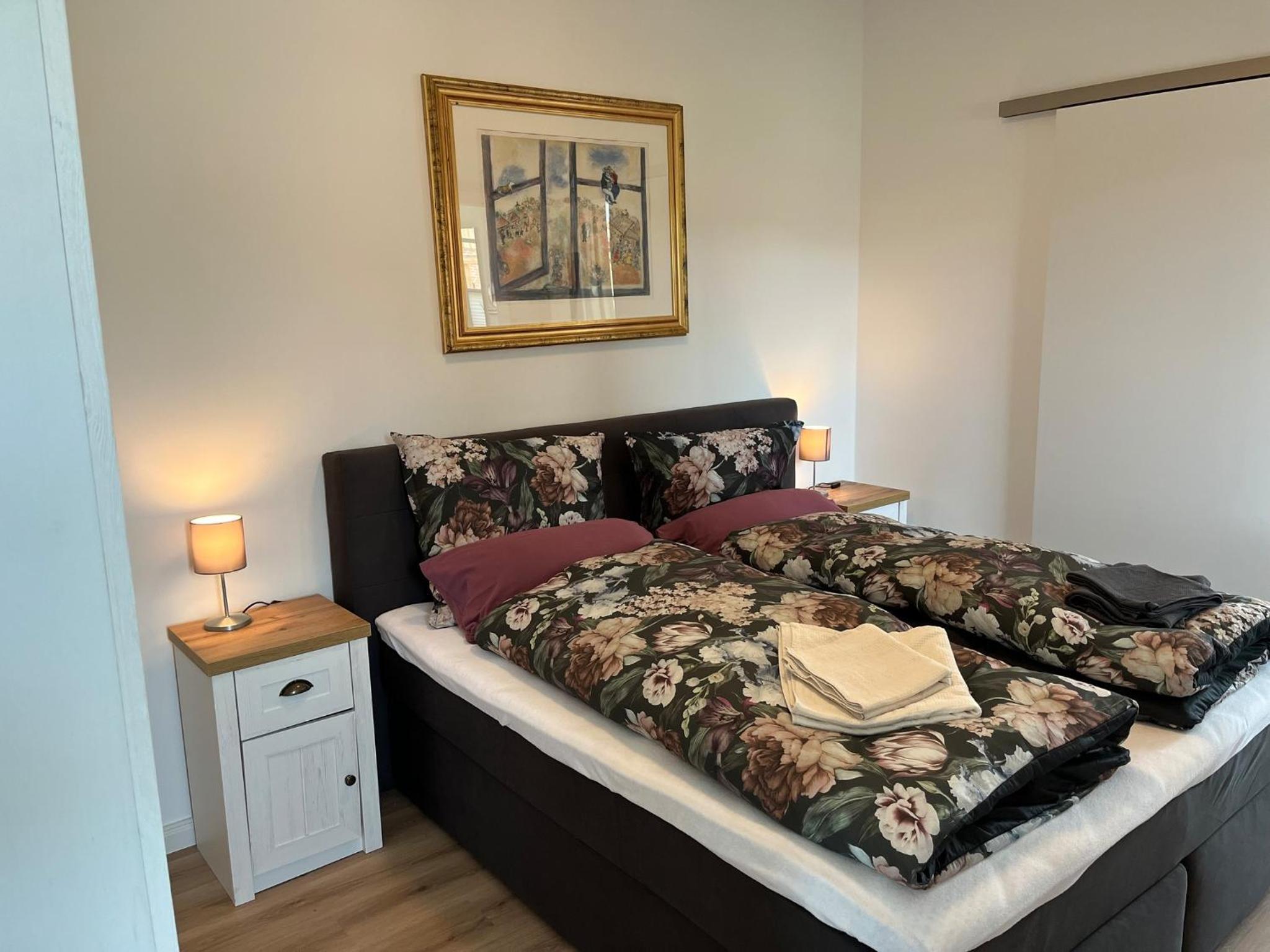Martje en Lastrup — hotel room