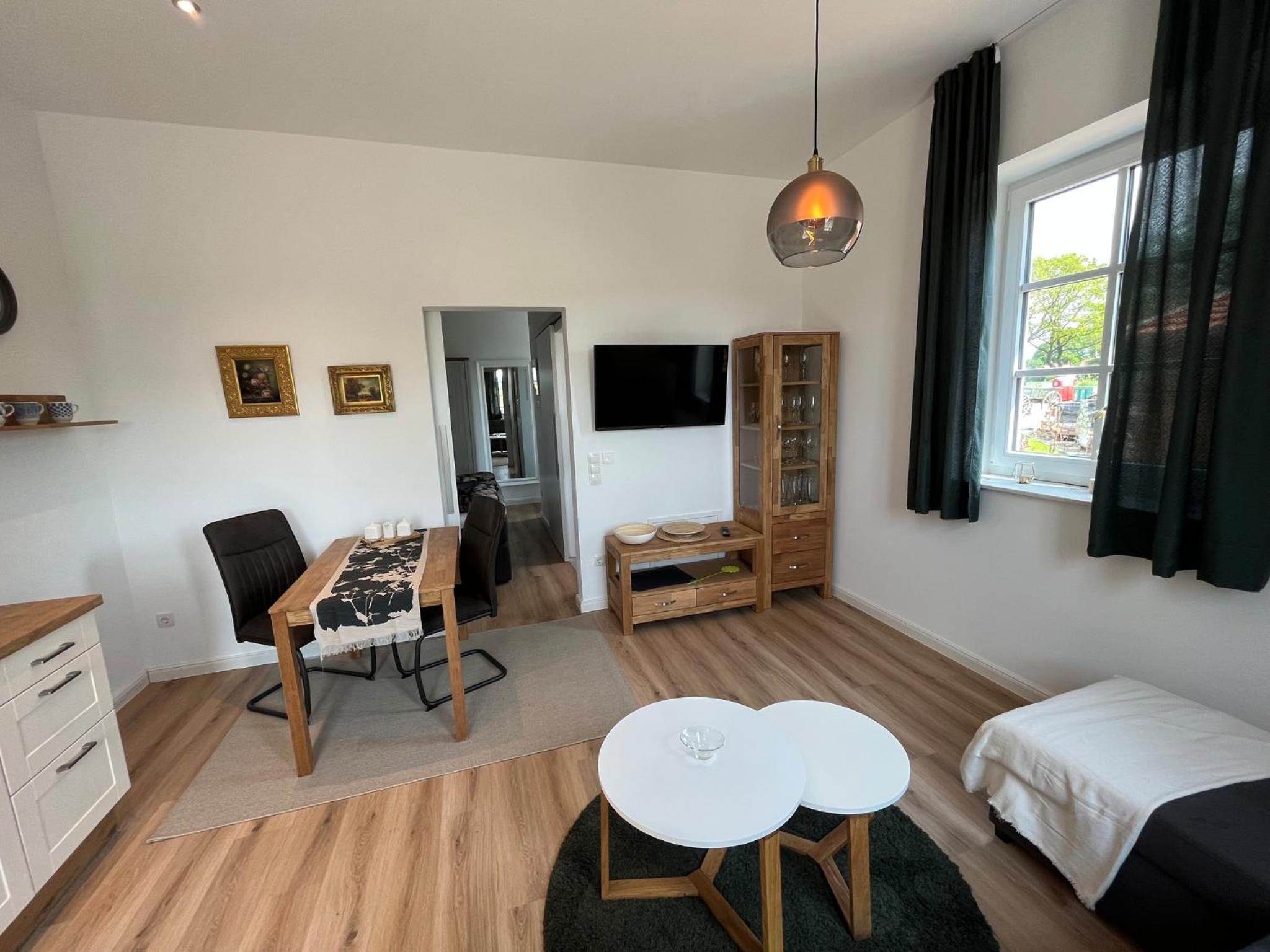 Martje en Lastrup — hotel room