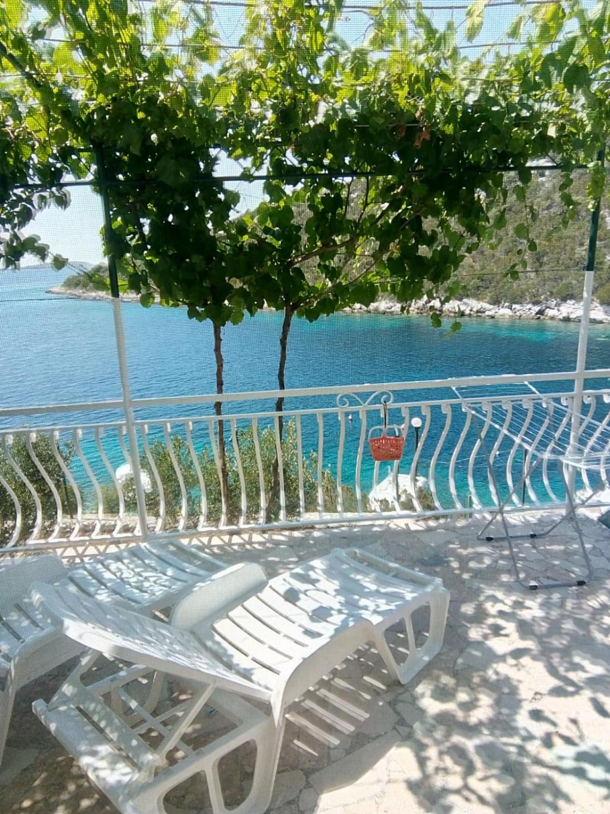 Beachfront apartments Ljubljeva