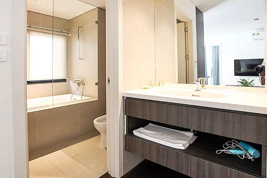 Hanoi Home 3 - Luxury Apartment in Tay Ho street