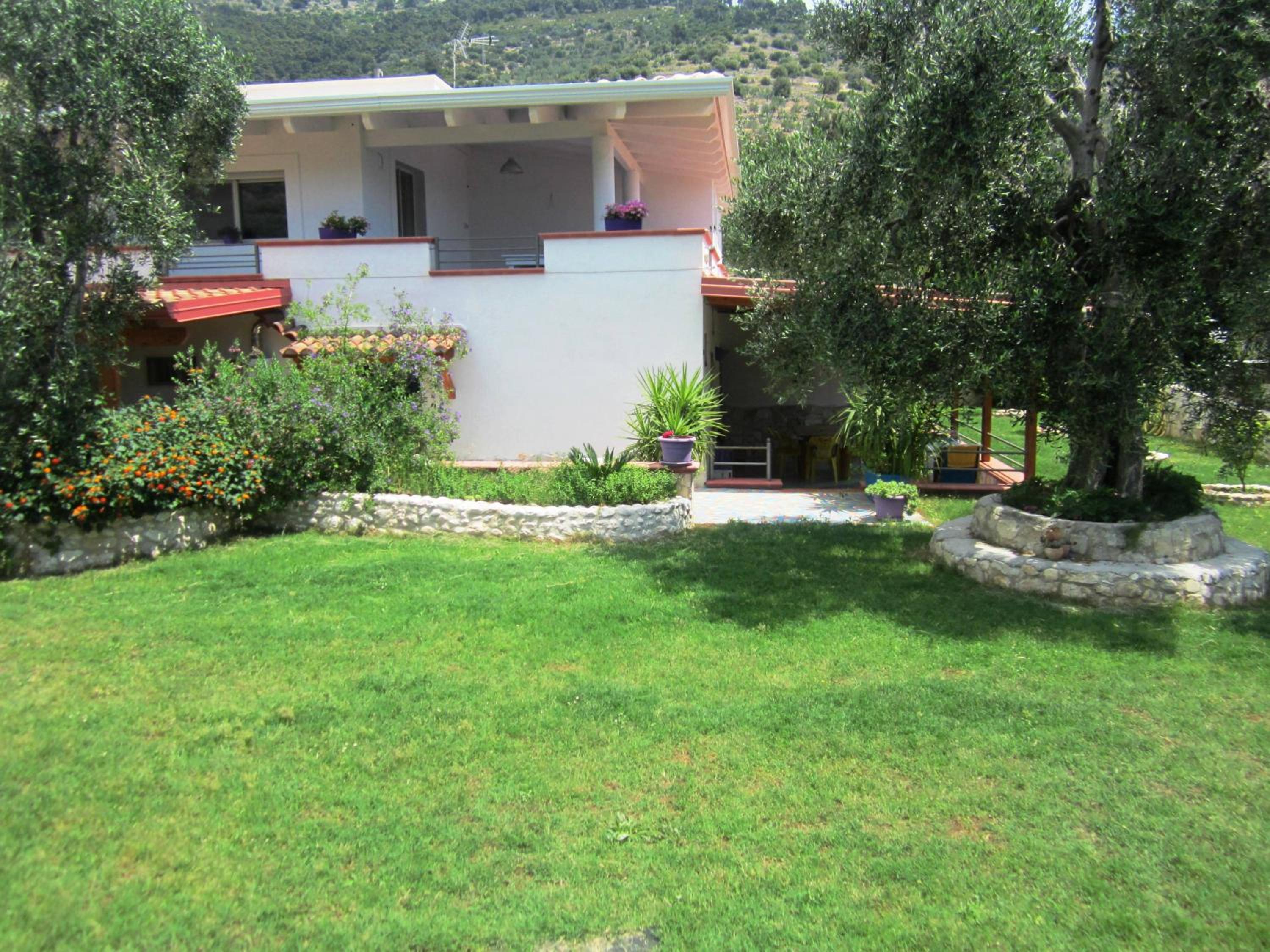 Hotel B&B Tor Di Lupo - Image 1