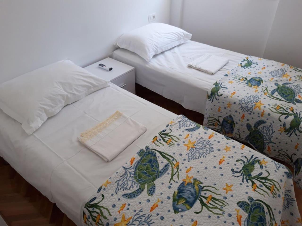 Apartments near beach Trstenik with secure parking view 2