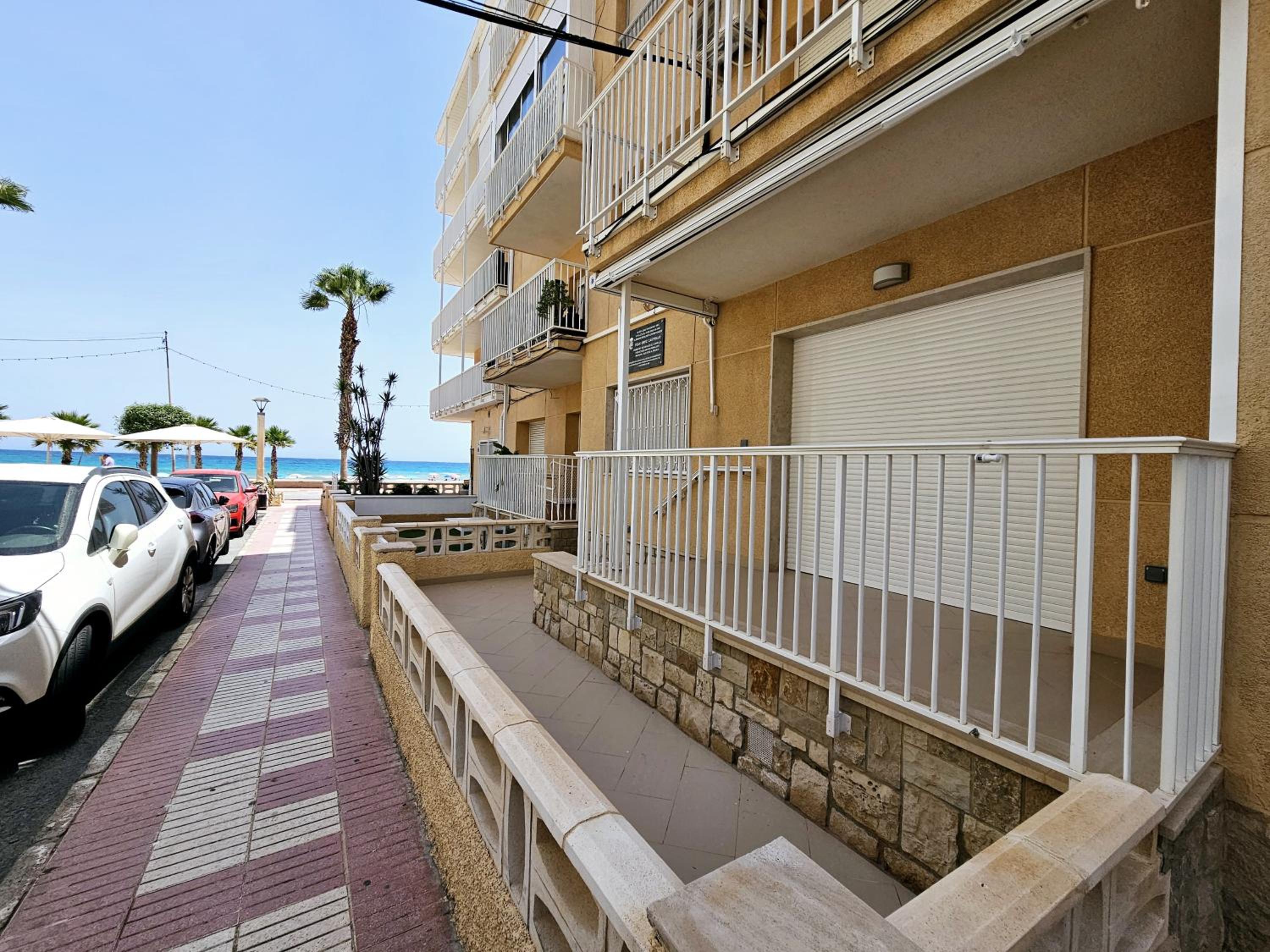 Apartamento NEPTUNO - Primera Línea de Playa by SunCastle apartamentos view 3