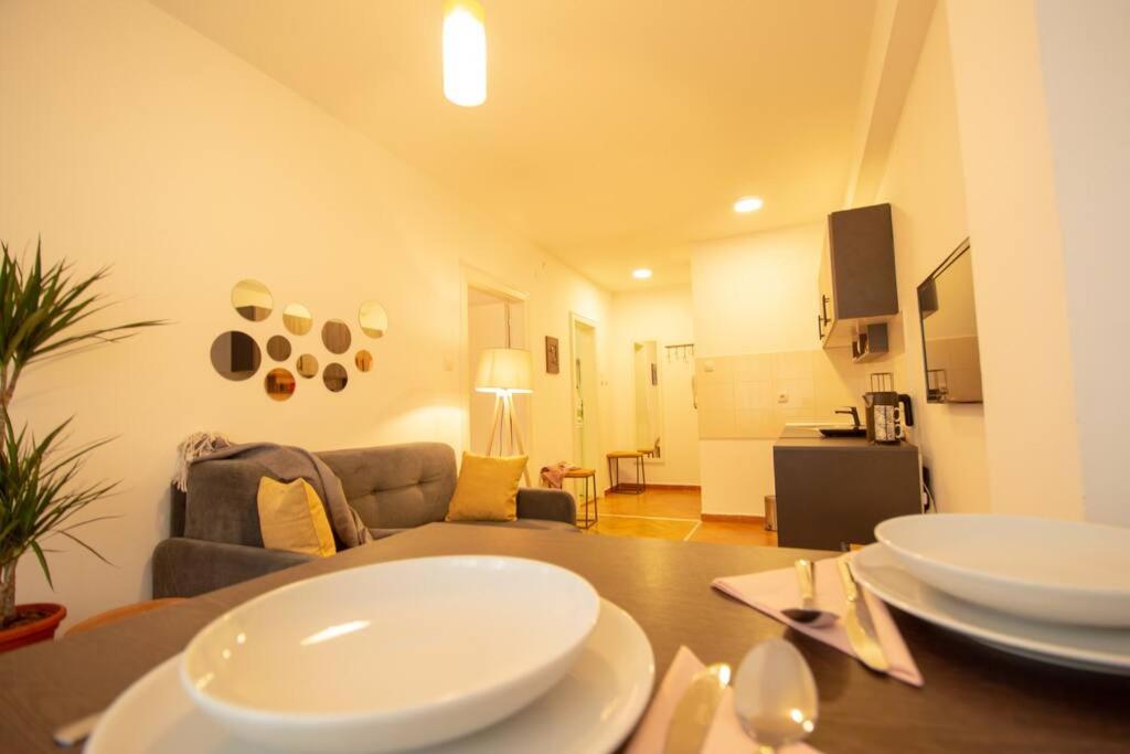 Yellow Circles Apt. on great location NEW