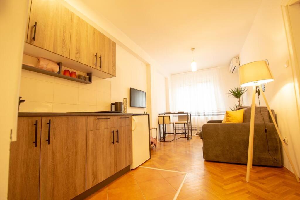 Yellow Circles Apt. on great location NEW