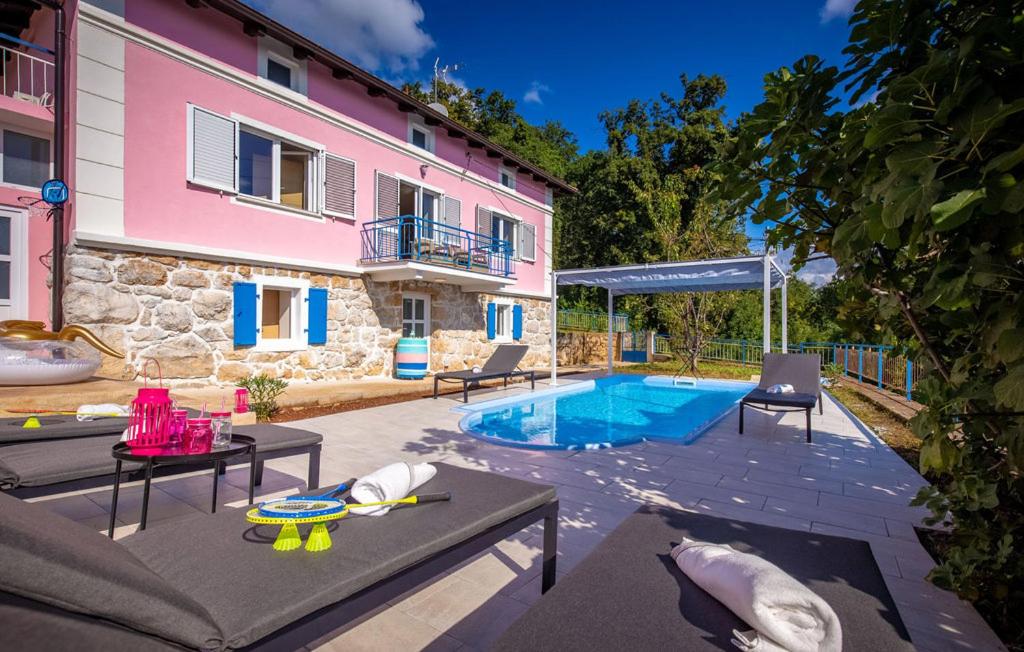 NINA ROSE boutique villa