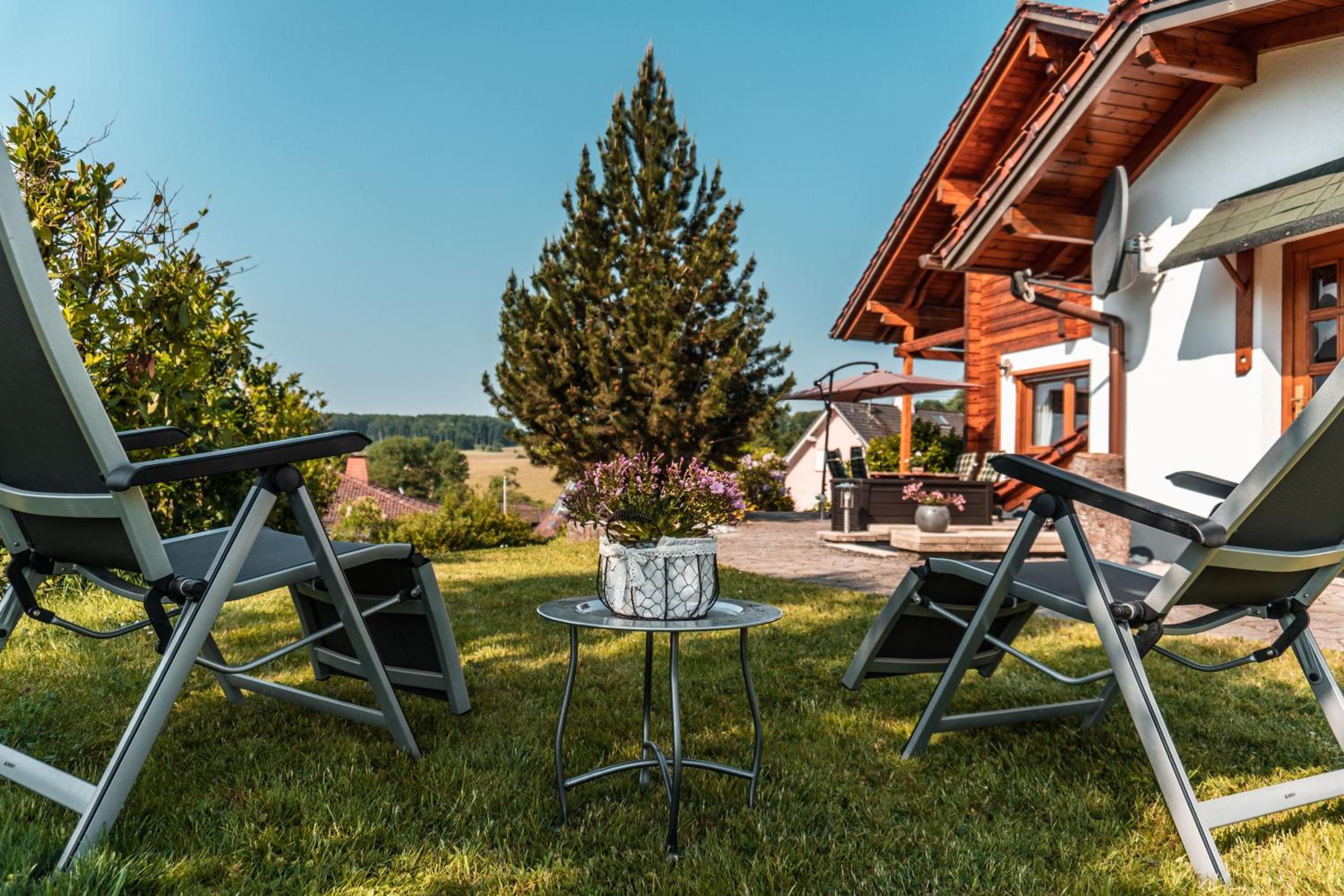Steewer Landhaus gemütliche Ferienwohnung bis 6 Pers in ruhiger Ortsrandlage