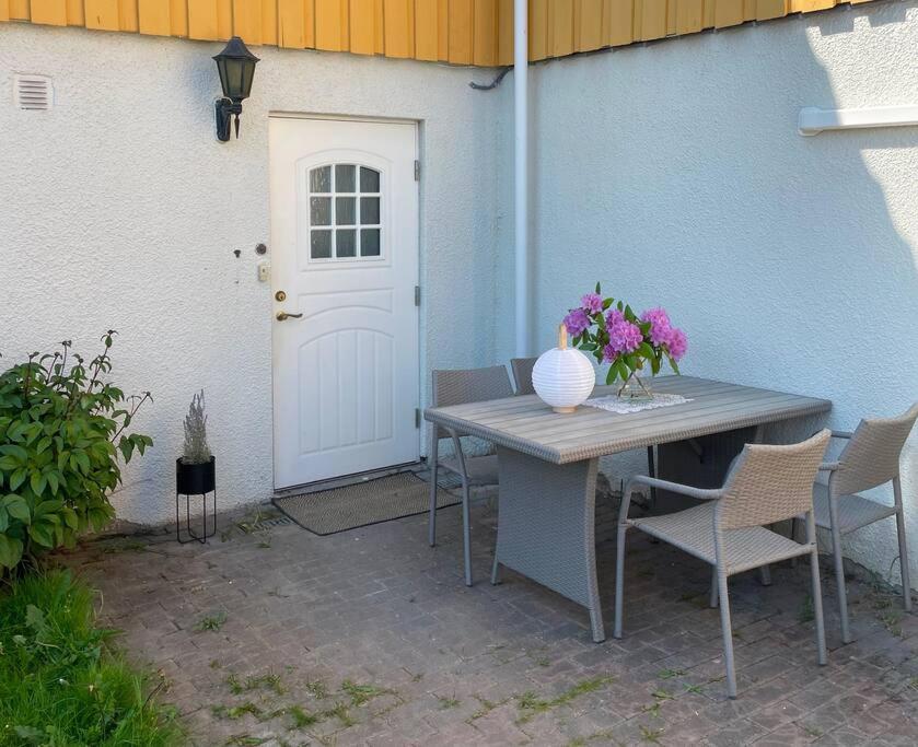 Cosy and well-equipped apartment with free parking view 5