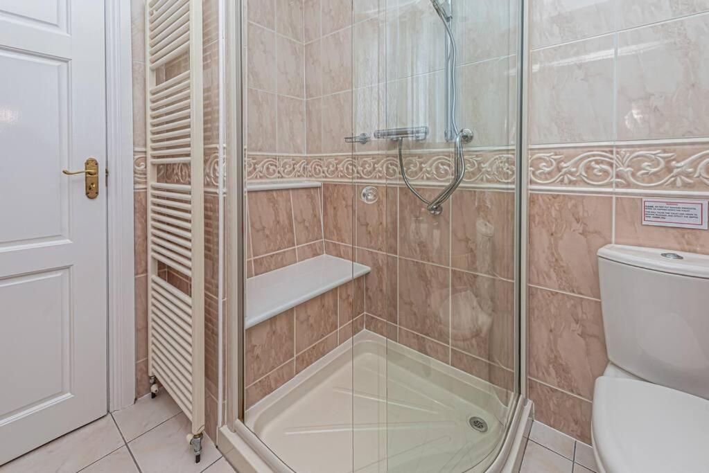 Glasfryn Rhoscolyn Relaxing family friendly home close to the beach view 2