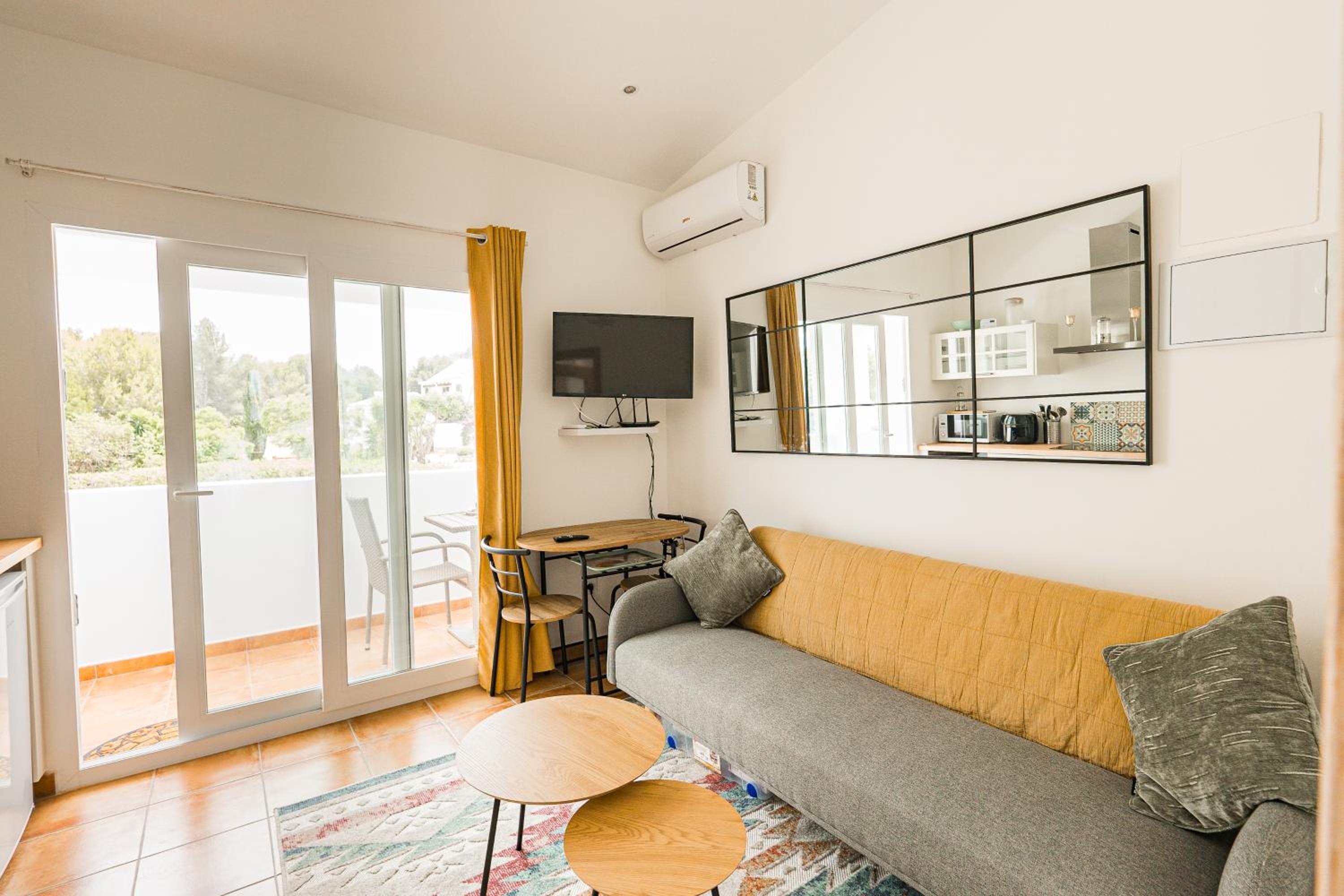 Casa María Top Floor Studio Apartment with Swimming Pool