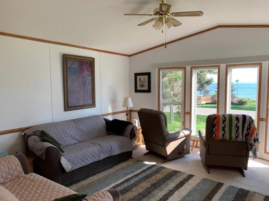 4 Seasons Lakeview Cottage w/ Private Boating Dock