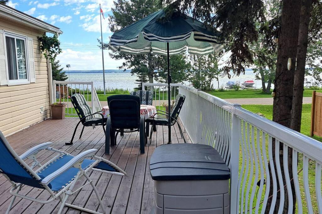 4 Seasons Lakeview Cottage w/ Private Boating Dock