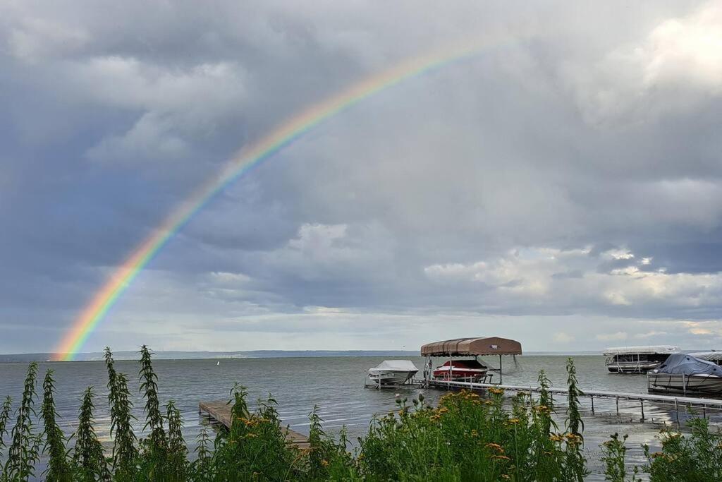 4 Seasons Lakeview Cottage w/ Private Boating Dock