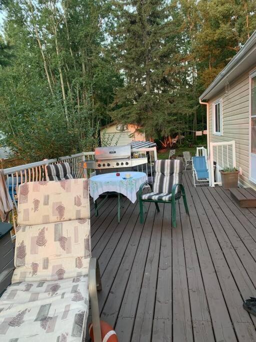 4 Seasons Lakeview Cottage w/ Private Boating Dock
