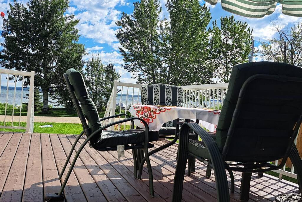 4 Seasons Lakeview Cottage w/ Private Boating Dock