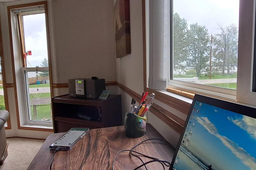 4 Seasons Lakeview Cottage w/ Private Boating Dock